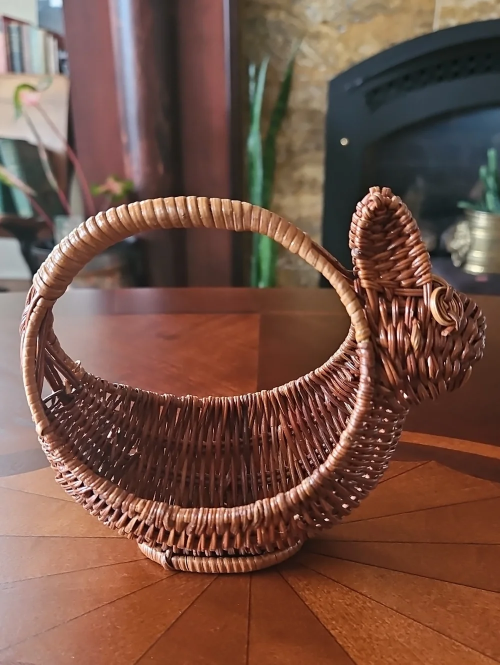 VTG Hand-Woven Wicker Bunny Rabbit Basket – Rustic Easter & Cottagecore Decor